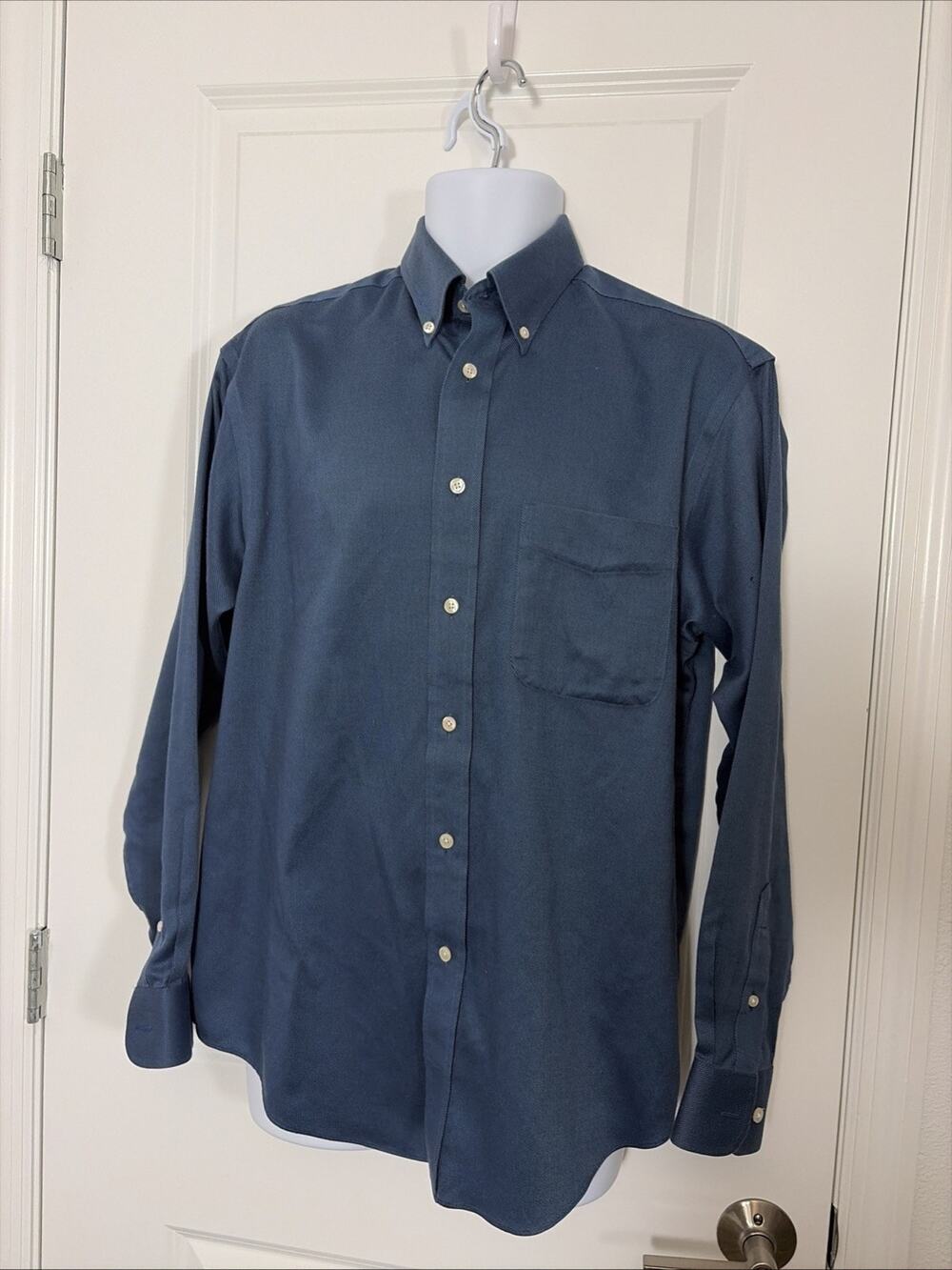 Roundtree Yorke Gold Label Men Shirt Medium Button Down Non Iron Cotton Blue